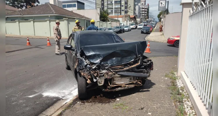 Colisão entre dois veículos ocorreu na tarde desta quarta-feira (28), na Vila Estrela