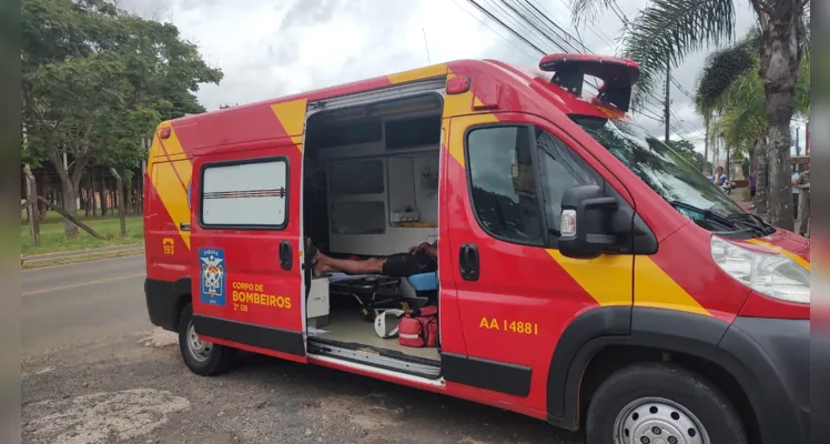 Colisão registrada na Avenida Carlos Cavalcanti, em Uvaranas, também envolveu um veículo Fiat Argo