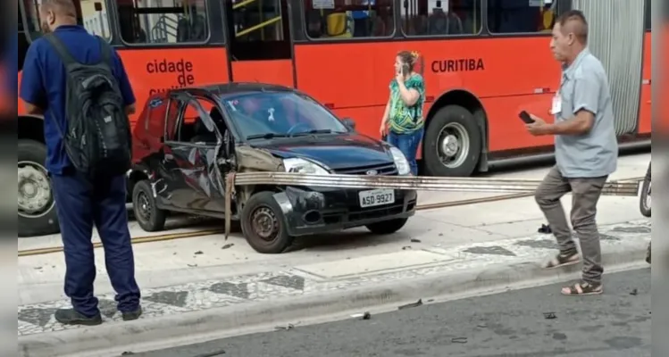 Vários acidentes foram registrados nas ruas de Curitiba