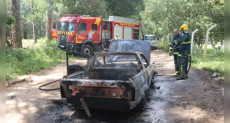 A motorista de 42 anos, que dirigia o veículo, estava acompanhada do filho no momento da ocorrência