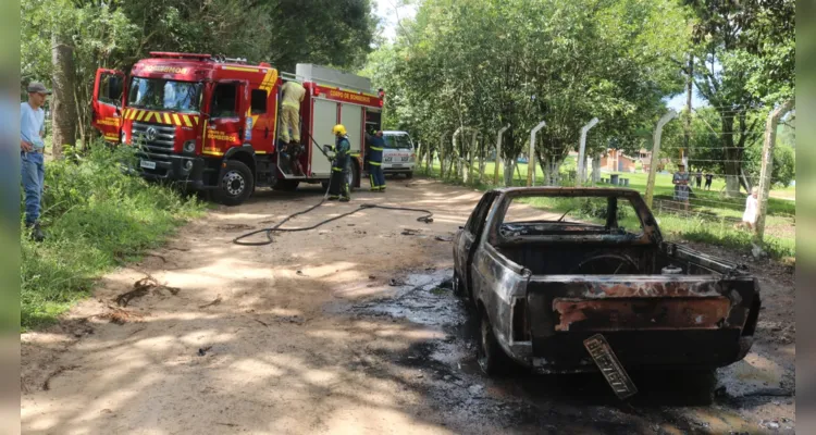 A motorista de 42 anos, que dirigia o veículo, estava acompanhada do filho no momento da ocorrência