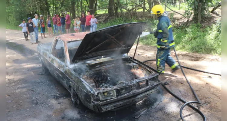 A motorista de 42 anos, que dirigia o veículo, estava acompanhada do filho no momento da ocorrência