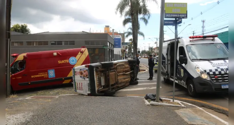 Fiorino seguia pela rua Júlia Lopes, quando foi atingida pela Doblô, que vinha pela Ernesto Vilela sentido centro