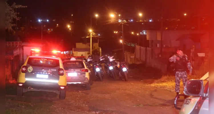 Equipes do Corpo de Bombeiros (Siate) e do Samu estiveram no local do homicídio e constataram a morte. Polícia Militar também foi acionada