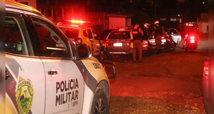 Equipes do Corpo de Bombeiros (Siate) e do Samu estiveram no local do homicídio e constataram a morte. Polícia Militar também foi acionada