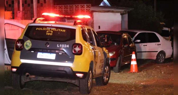 Equipes do Corpo de Bombeiros (Siate) e do Samu estiveram no local do homicídio e constataram a morte. Polícia Militar também foi acionada