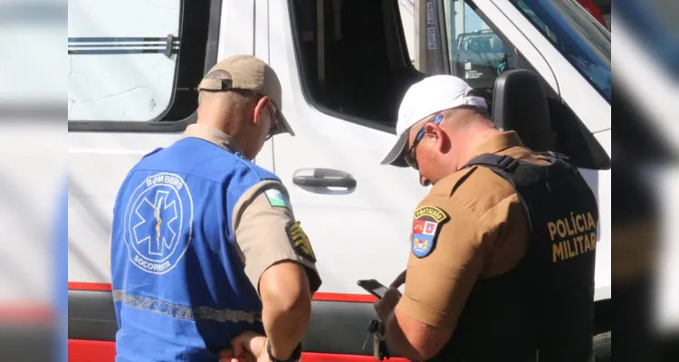 Motociclista ficou gravemente ferida após colisão com Fiat/Siena