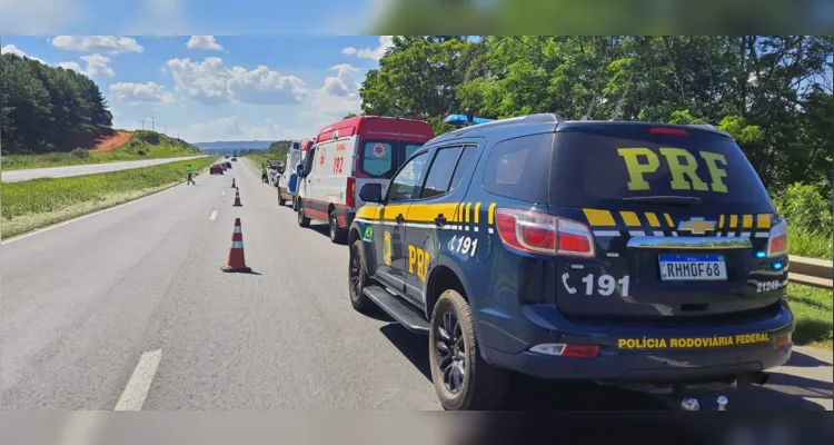 Equipes da Polícia Rodoviária Federal (PRF) estiveram no local para atender a ocorrência