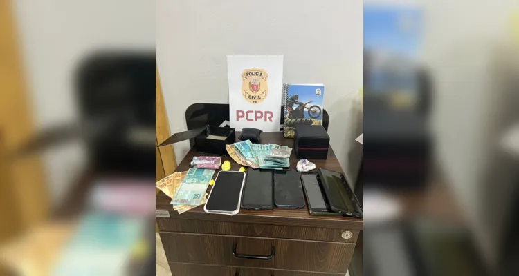 Polícia Civil prende dois homens e apreende um adolescente por tráfico de drogas em Imbituva