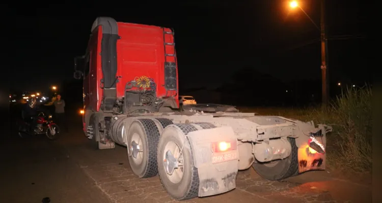 Caminhoneiro é roubado e carga pega fogo na BR-376