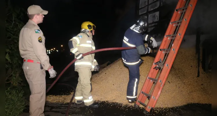 Incêndio foi na avenida Continental, marginal da BR-376