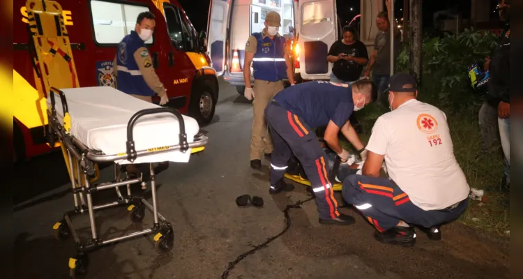 Motociclista seguia no sentido Uvaranas da avenida quando foi atingido