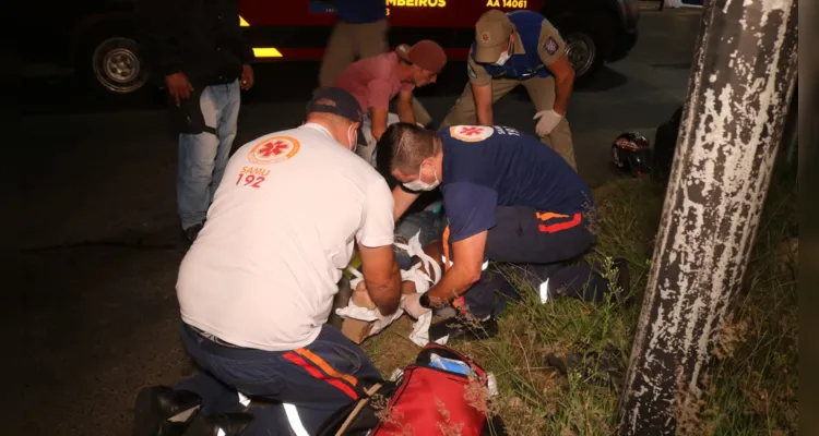 Motociclista seguia no sentido Uvaranas da avenida quando foi atingido