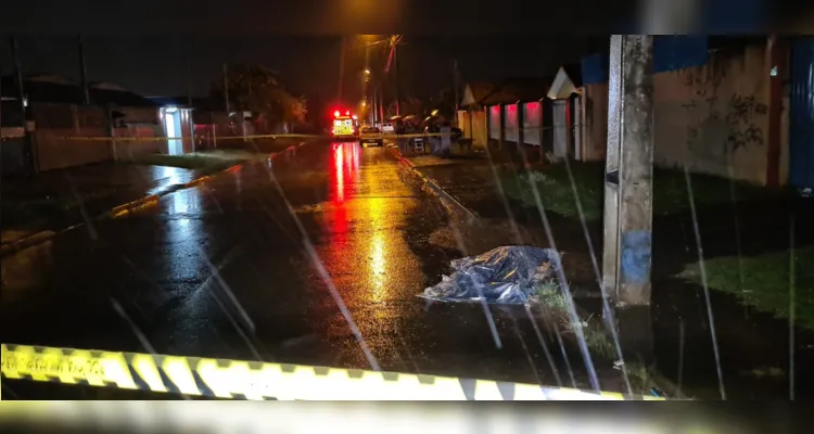 Equipes da Polícia Militar e do Corpo de Bombeiros (Siate) foram acionados até o local do crime