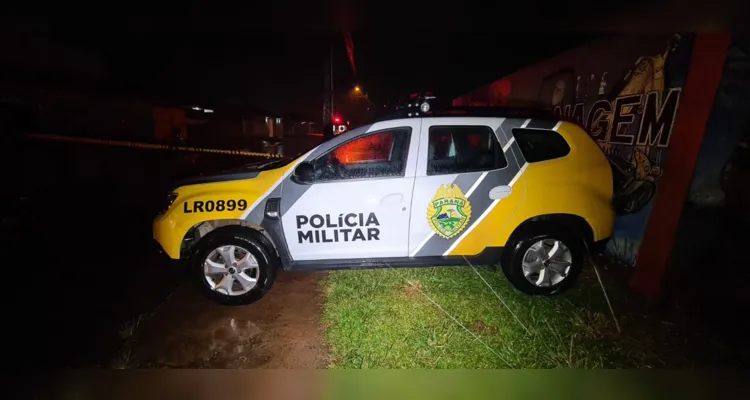 Equipes da Polícia Militar e do Corpo de Bombeiros (Siate) foram acionados até o local do crime