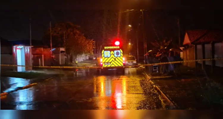 Equipes da Polícia Militar e do Corpo de Bombeiros (Siate) foram acionados até o local do crime