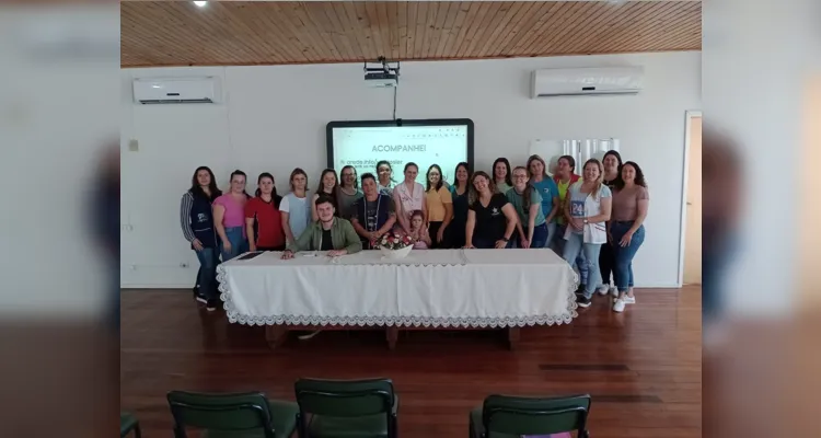 Ao longo de fevereiro e março, o Vamos Ler realizará as capacitações de forma presencial e online, de acordo com a preferência das equipes de educação de cada município.