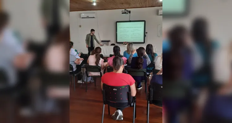 Ao longo de fevereiro e março, o Vamos Ler realizará as capacitações de forma presencial e online, de acordo com a preferência das equipes de educação de cada município.