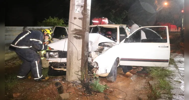 O acidente aconteceu na noite deste sábado (18), na Rua Querência do Norte