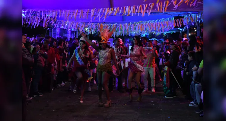 Apresentação das escolas de samba de Ponta Grossa aconteceu no Parque Ambiental