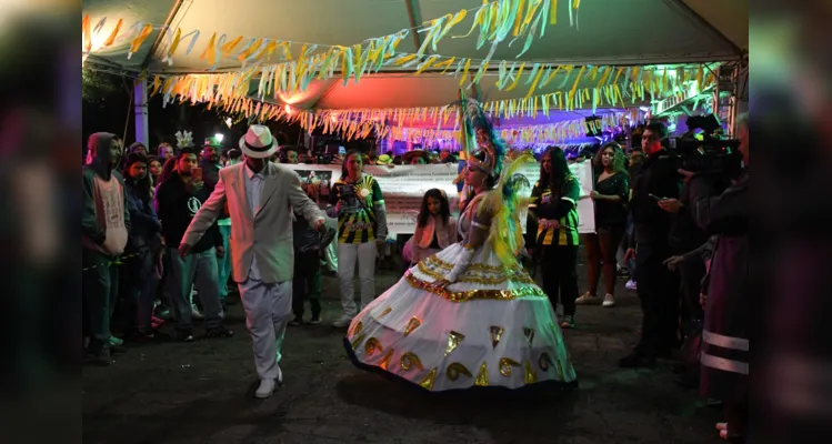 Apresentação das escolas de samba de Ponta Grossa aconteceu no Parque Ambiental