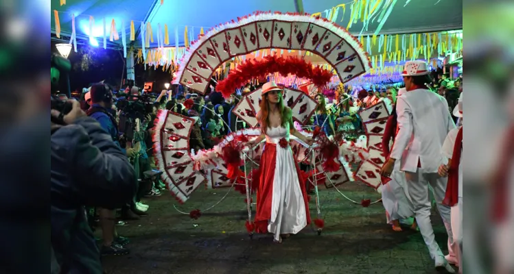 Apresentação das escolas de samba de Ponta Grossa aconteceu no Parque Ambiental