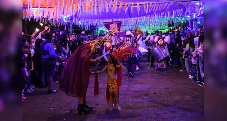 Apresentação das escolas de samba de Ponta Grossa aconteceu no Parque Ambiental