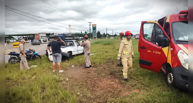 Equipe do Corpo de Bombeiros esteve no local da ocorrência.