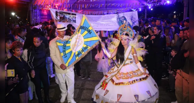 Apresentação das escolas de samba de Ponta Grossa aconteceu no Parque Ambiental