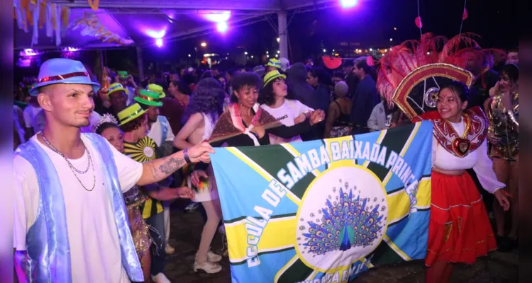 Apresentação das escolas de samba de Ponta Grossa aconteceu no Parque Ambiental