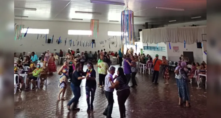 A organização esperava reunir cerca de 300 foliões, mas por conta do mau tempo, o público presente foi de aproximadamente 150 pessoas idosas