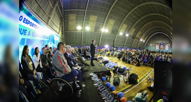 PR garante bolsas a atletas e leva esporte aos 399 municípios em 2022