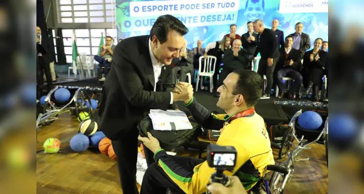 PR garante bolsas a atletas e leva esporte aos 399 municípios em 2022