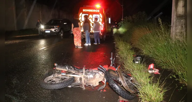 Motociclista ficou ferido e foi socorrido pelo Siate do Corpo de Bombeiros