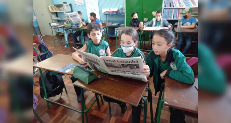 Vamos Ler valoriza e incentiva o uso de novas tecnologias e mídias digitais em sala de aula, visando desenvolver o senso crítico dos alunos nestas relações