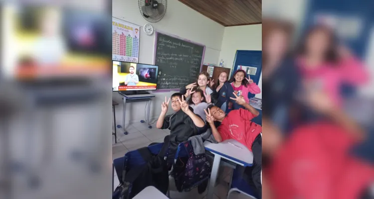 Vamos Ler valoriza e incentiva o uso de novas tecnologias e mídias digitais em sala de aula, visando desenvolver o senso crítico dos alunos nestas relações