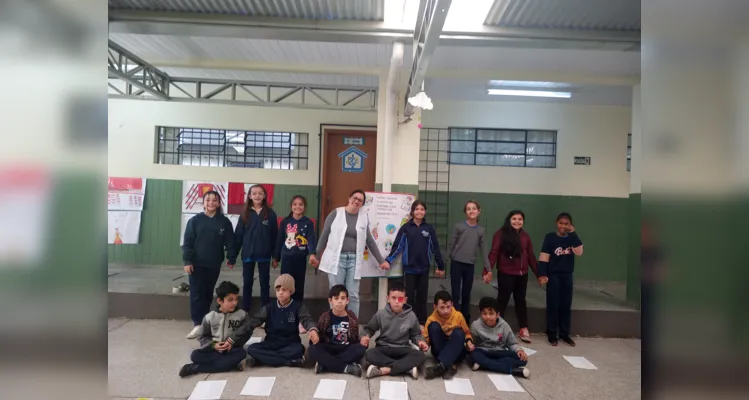 A turma confeccionou um cartaz e realizou uma apresentação musical para toda a escola