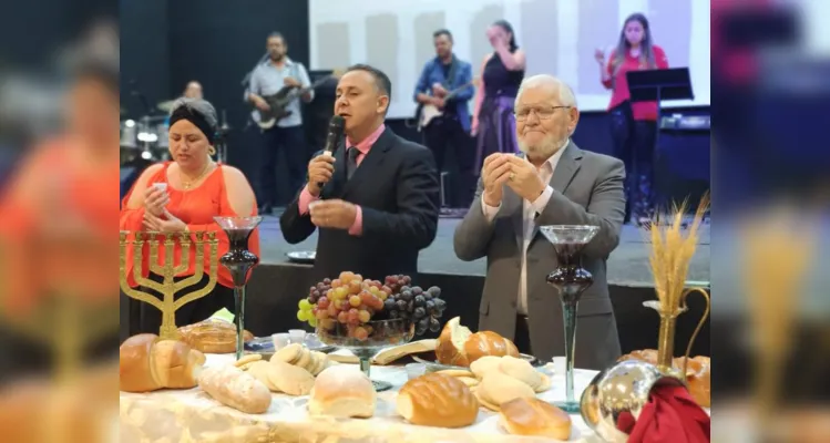 "Muita música, dança, luz e emoção" é o que promete a cantata.