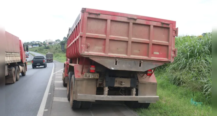 Acidente envolveu três caminhões