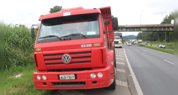 Acidente envolveu três caminhões