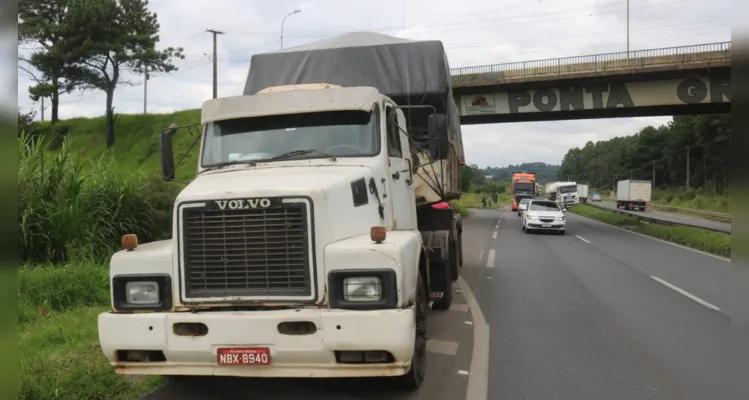 Acidente envolveu três caminhões