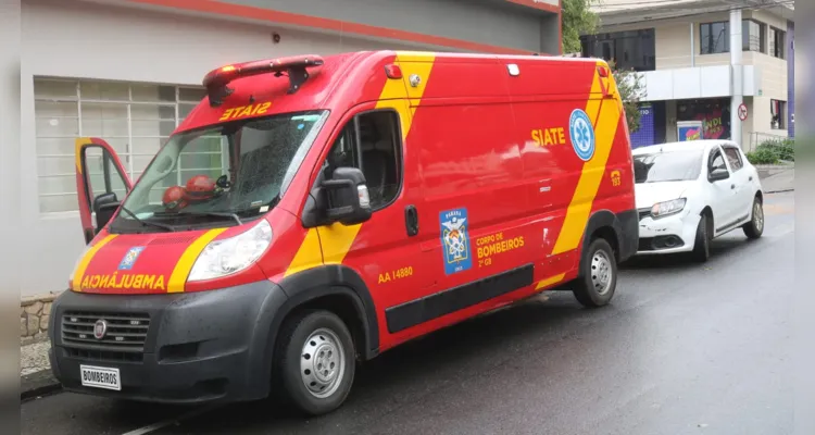 Mulher que pilotava a moto foi socorrida por equipes do Corpo de Bombeiros (Siate) e encaminhada para a UPA Santana