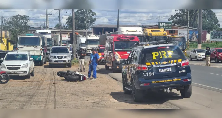Uma colisão entre uma motocicleta e uma Saveiro resultou em uma pessoa ferida