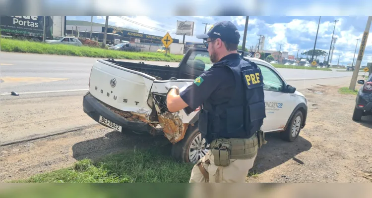 Uma colisão entre uma motocicleta e uma Saveiro resultou em uma pessoa ferida