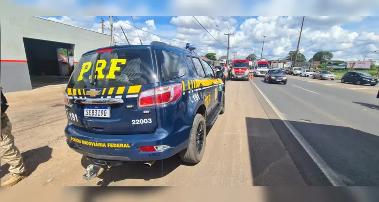 Uma colisão entre uma motocicleta e uma Saveiro resultou em uma pessoa ferida