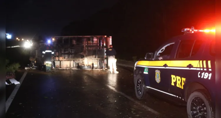 A reportagem no Portal aRede e Jornal da Manhã esteve presente no local do acidente e constatou que chovia muito no local dutante o acidente