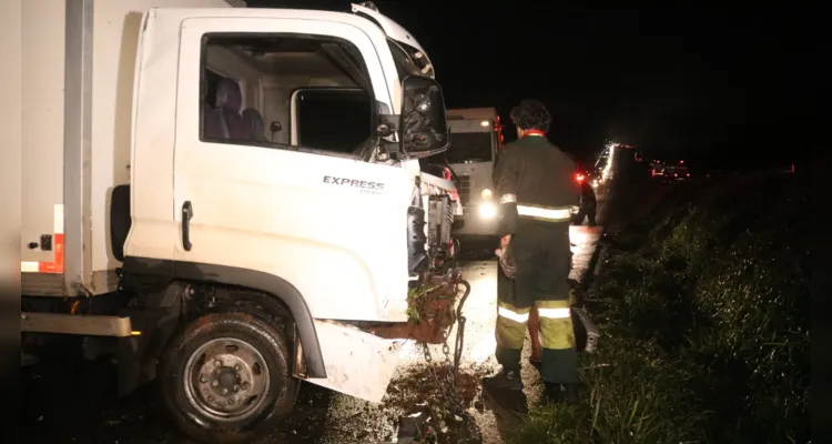 A reportagem no Portal aRede e Jornal da Manhã esteve presente no local do acidente e constatou que chovia muito no local dutante o acidente