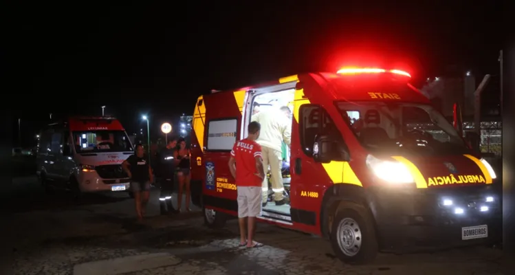 Rapaz foi socorrido por equipes do Corpo de Bombeiros (Siate) e do Samu, e foi encaminhado para o Hospital Regional