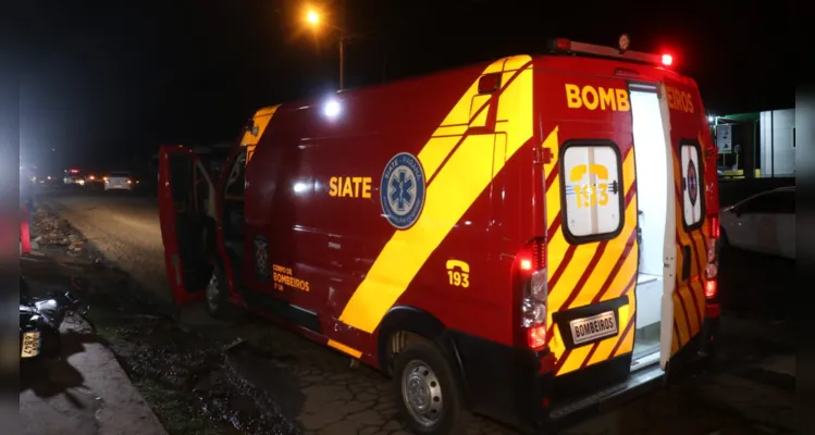 Rapaz foi socorrido por equipes do Corpo de Bombeiros (Siate) e do Samu, e foi encaminhado para o Hospital Regional