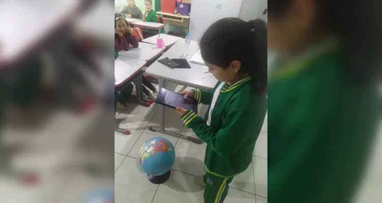 As atividades consistiram na elaboração fotos do globo terrestre e construção de maquetes sobre o Sistema Solar 